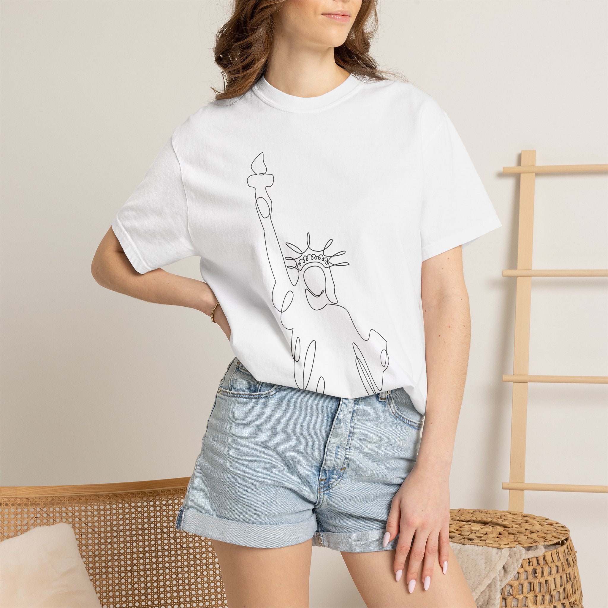 Statue of Liberty Minimal Line Art T-Shirt