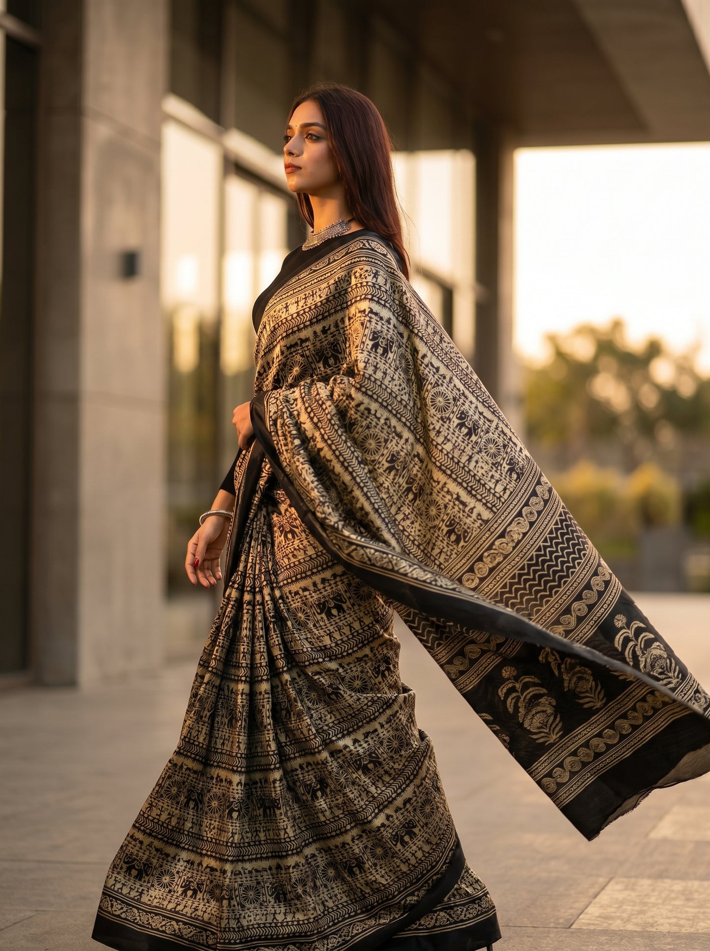 Classic Black & White Ethnic Motif Art Silk Saree – Minimal No Border Style