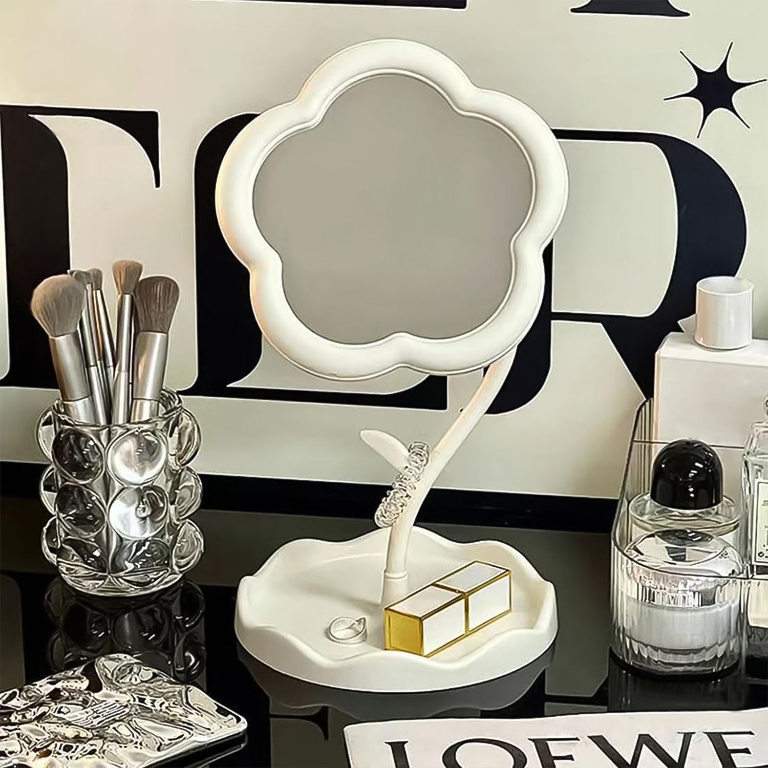 Flower-Shaped Makeup Mirror – Rotatable Vanity Mirror with Tray | Cute Aesthetic Tabletop Mirror for Desk & Room Decor