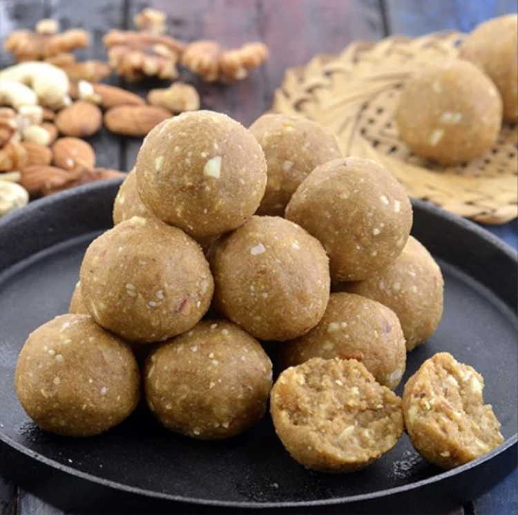 Atta Dry Fruits Laddoo