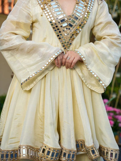 Women Chiffon Embroidered Kurta Set – Three-Quarter Sleeve Ethnic Wear