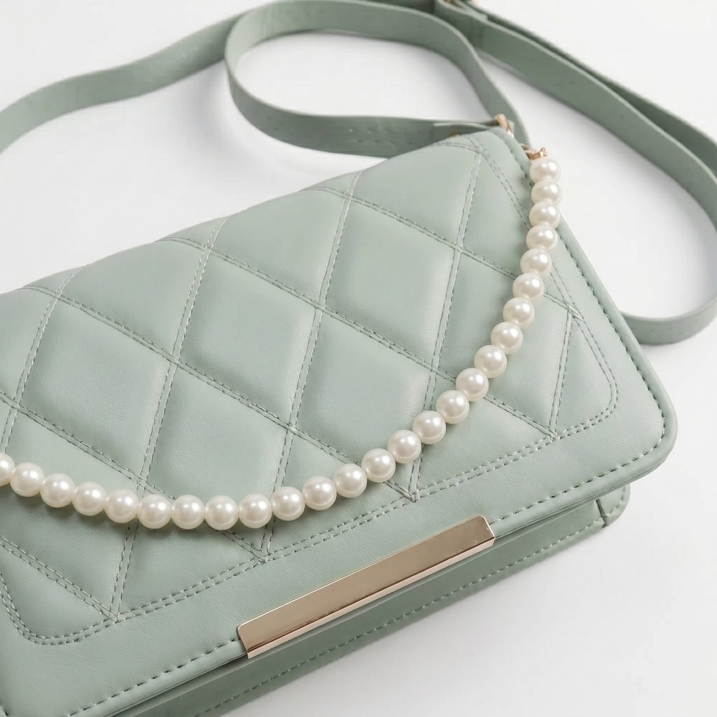 Elegant Pearl Chain Crossbody Handbag