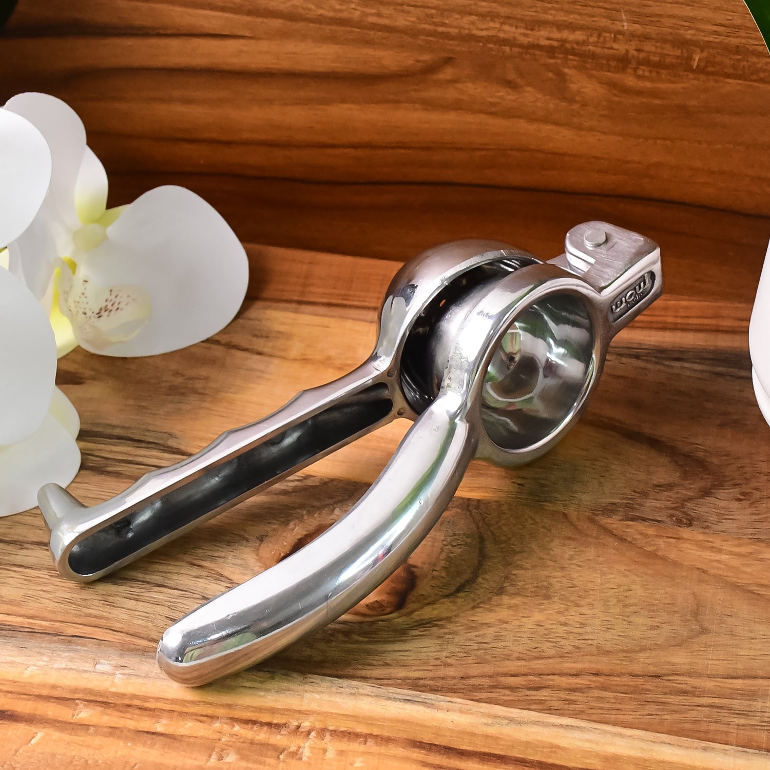 Aluminum Lemon Squeezer – Heavy Duty Manual Citrus Juicer for Fresh Lemon Juice Extraction (1 Pc)