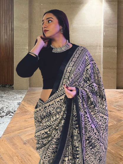 Classic Black & White Ethnic Motif Art Silk Saree – Minimal No Border Style