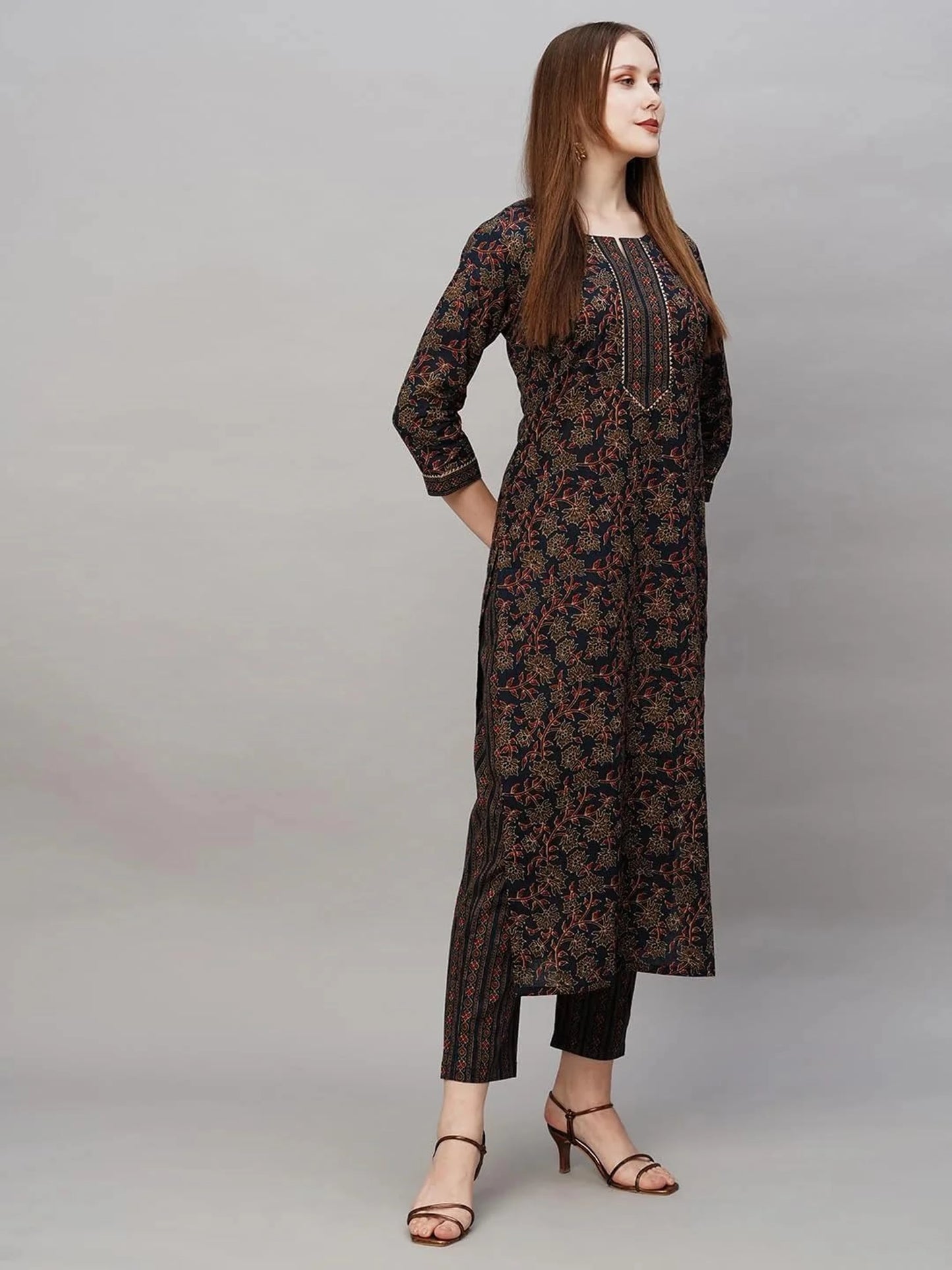 Women's Floral Notch No Dupatta Kurta Sets