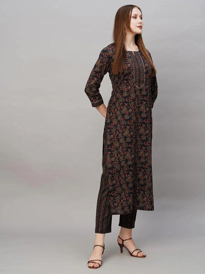 Women's Floral Notch No Dupatta Kurta Sets